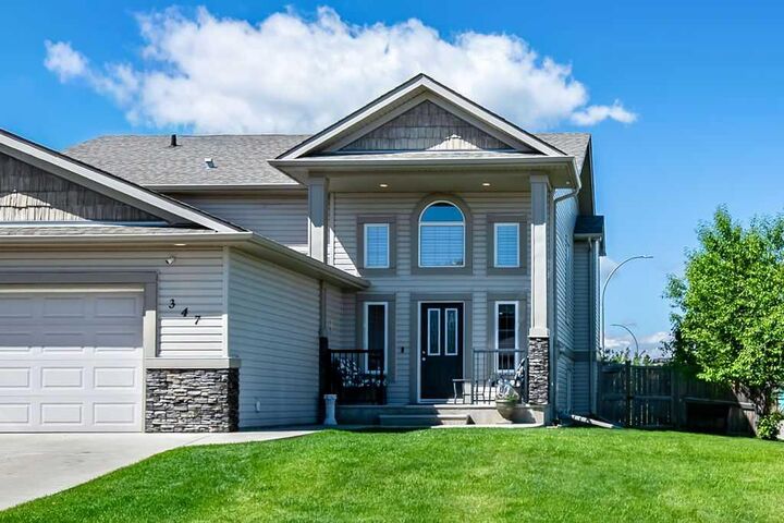 Property Photo:  347 Willow Ridge Manor SW  AB T0L 2A0 