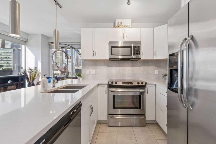 Property Photo:  1320 1 Street SE 407  AB T2G 0G8 