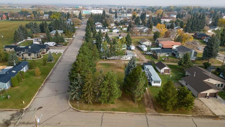 Property Photo: 5213 48 Avenue AB T0B 4C0