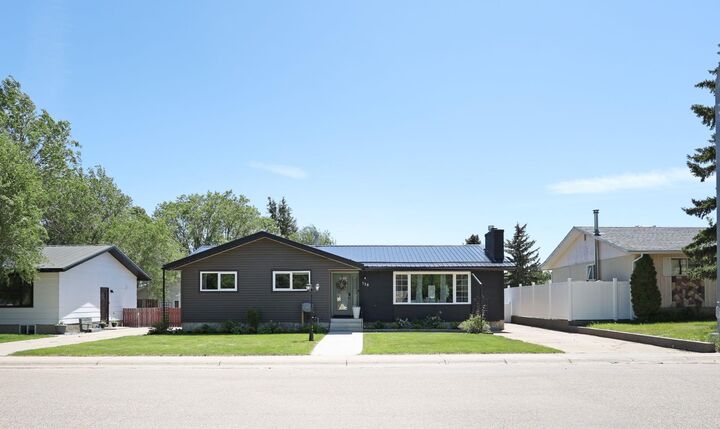 Property Photo: 120 Ingram Park Drive E AB T1R 0J9