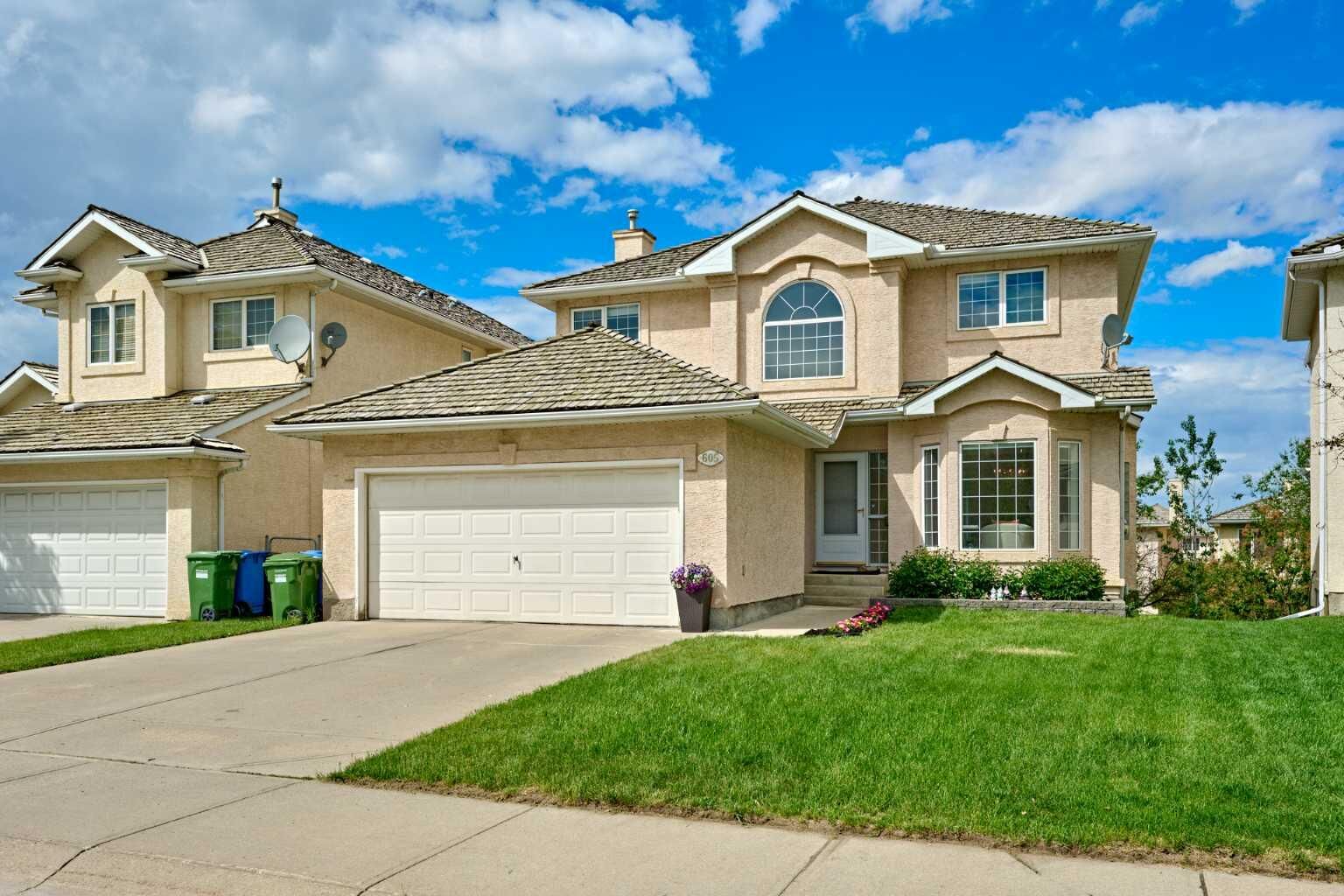 Property Photo:  605 Hamptons Drive NW  AB T3A 6A2 