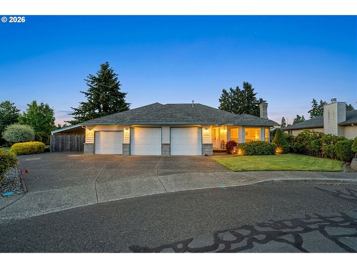 Property Photo: 1820 N Laurelwood Loop OR 97013