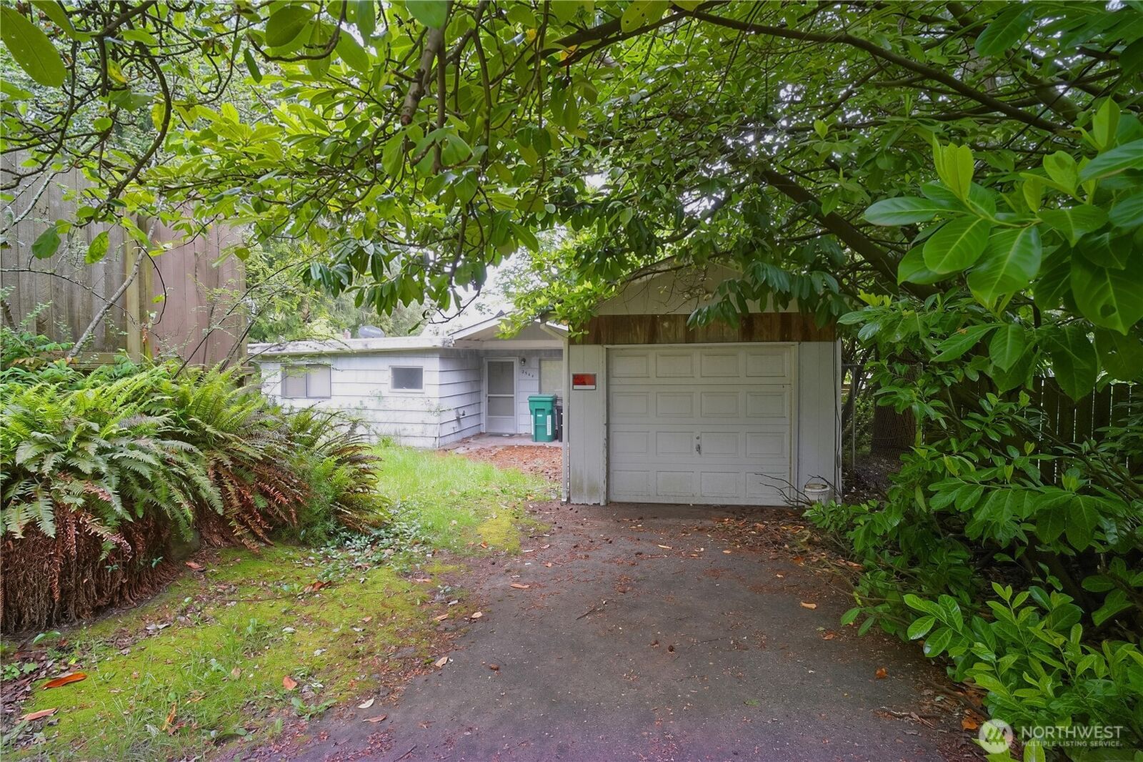 Property Photo: 2544 NE 90th Street WA 98115