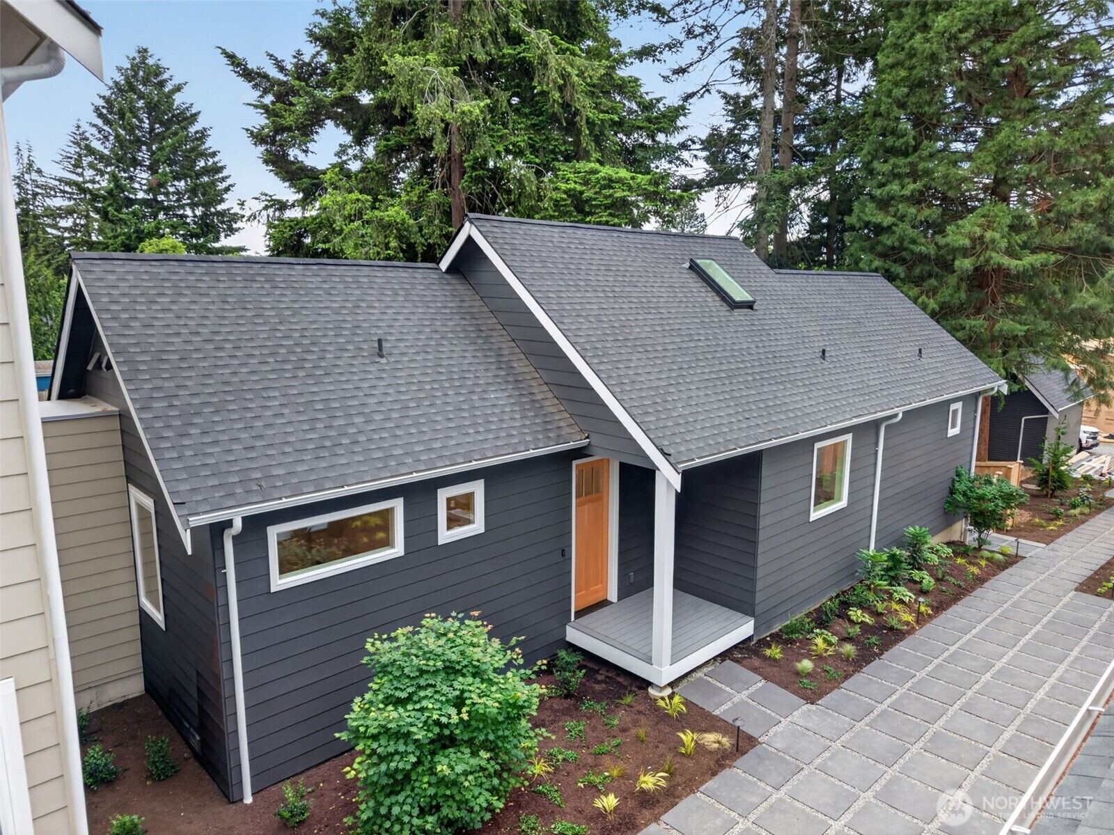 Property Photo:  11737  40th Avenue NE B  WA 98125 