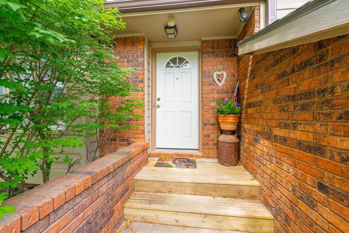 Property Photo:  1909 N Smarsh Ln  KS 67212-1473 