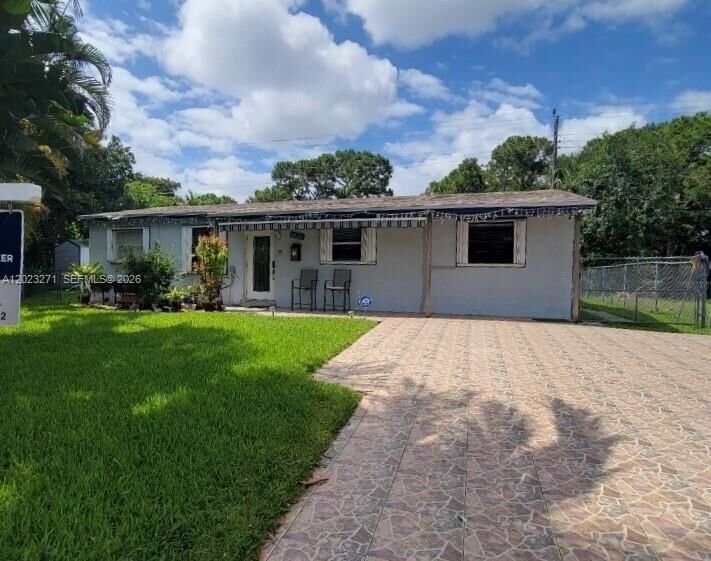 Property Photo: 1020 NW 25th Ave FL 33311