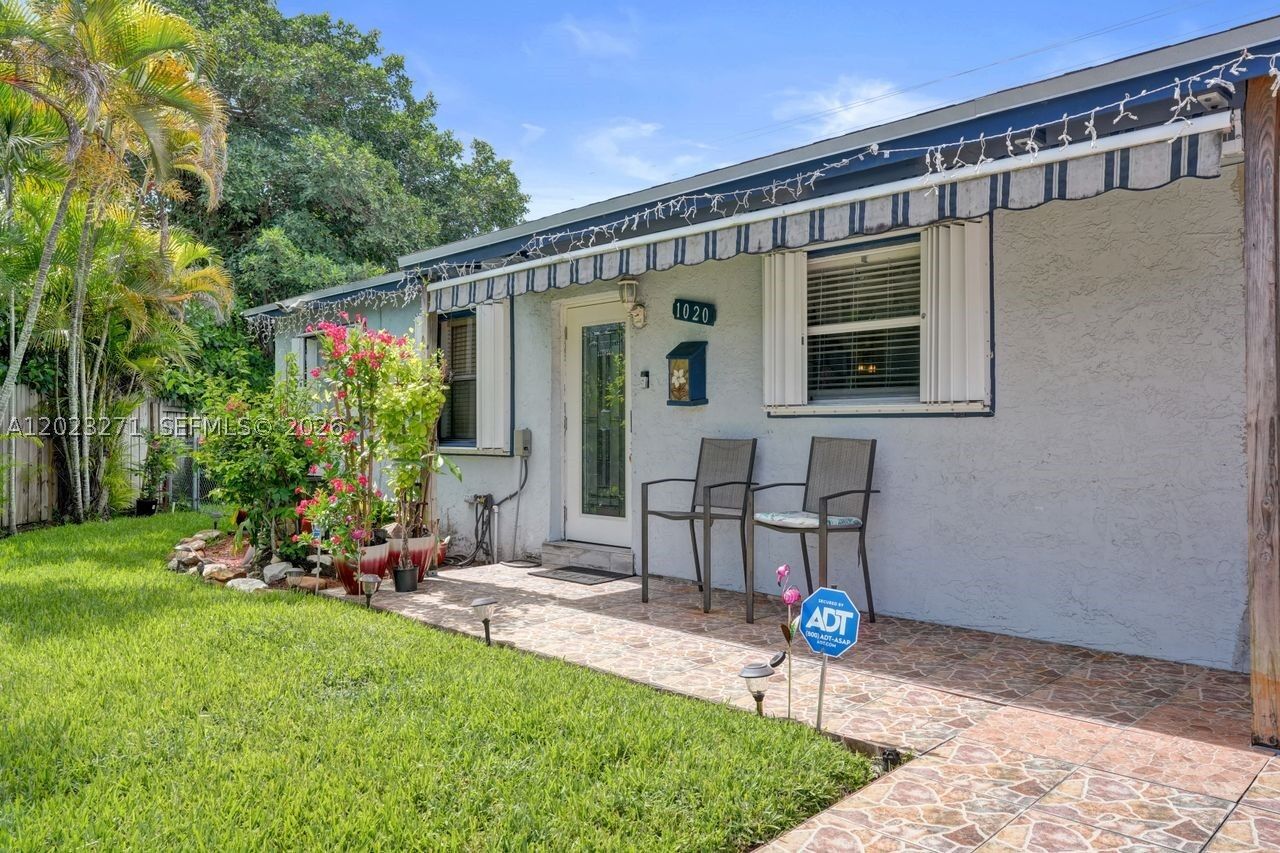 Property Photo:  1020 NW 25th Ave  FL 33311 