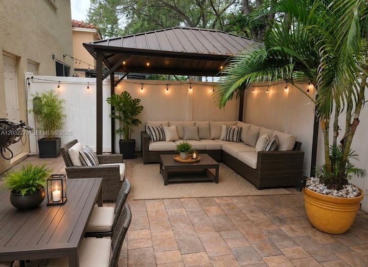 Property Photo: 17113 SW 38th St FL 33027
