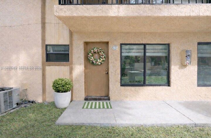 Property Photo: 2530 W 67th Pl 12-29 FL 33016
