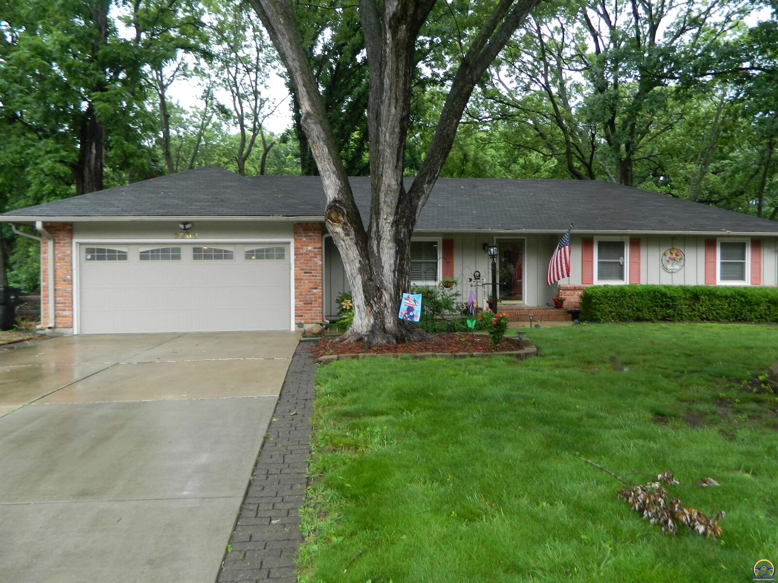 Property Photo:  3202 SW 33rd Ct  KS 66614-2606 