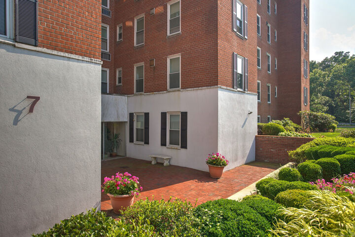 Property Photo: 7 Fourth Street 5F CT 06905