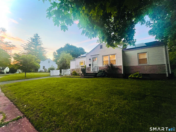 Property Photo:  41 Cumpstone Drive  CT 06518 