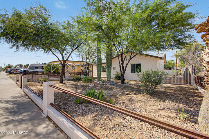 Property Photo: 4321 E Eastland Street AZ 85711