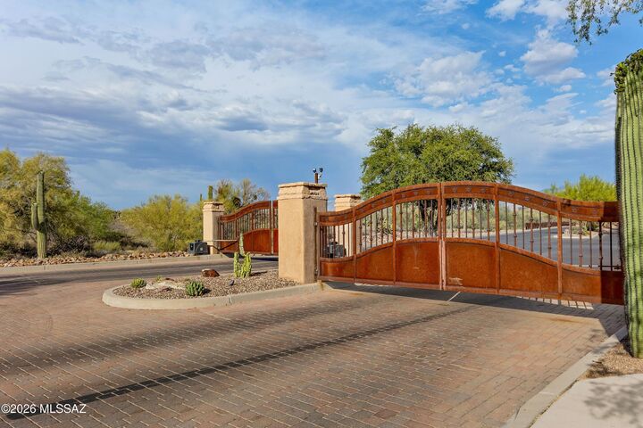Property Photo:  4166 W Adobe Ranch Place  AZ 85658 