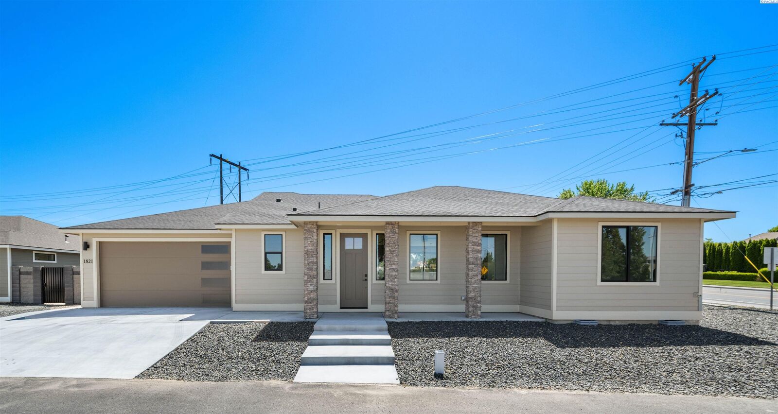 Property Photo:  1821 S Union St.  WA 99338-0000 