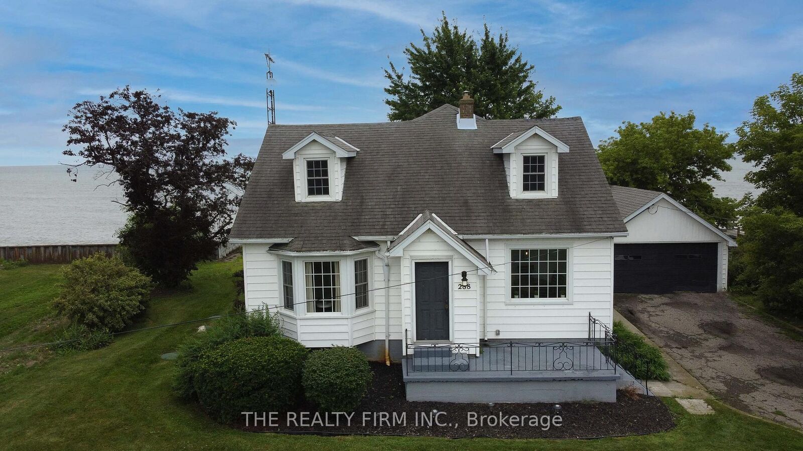Property Photo: 18378 Erie Shore Drive ON N0P 1A0