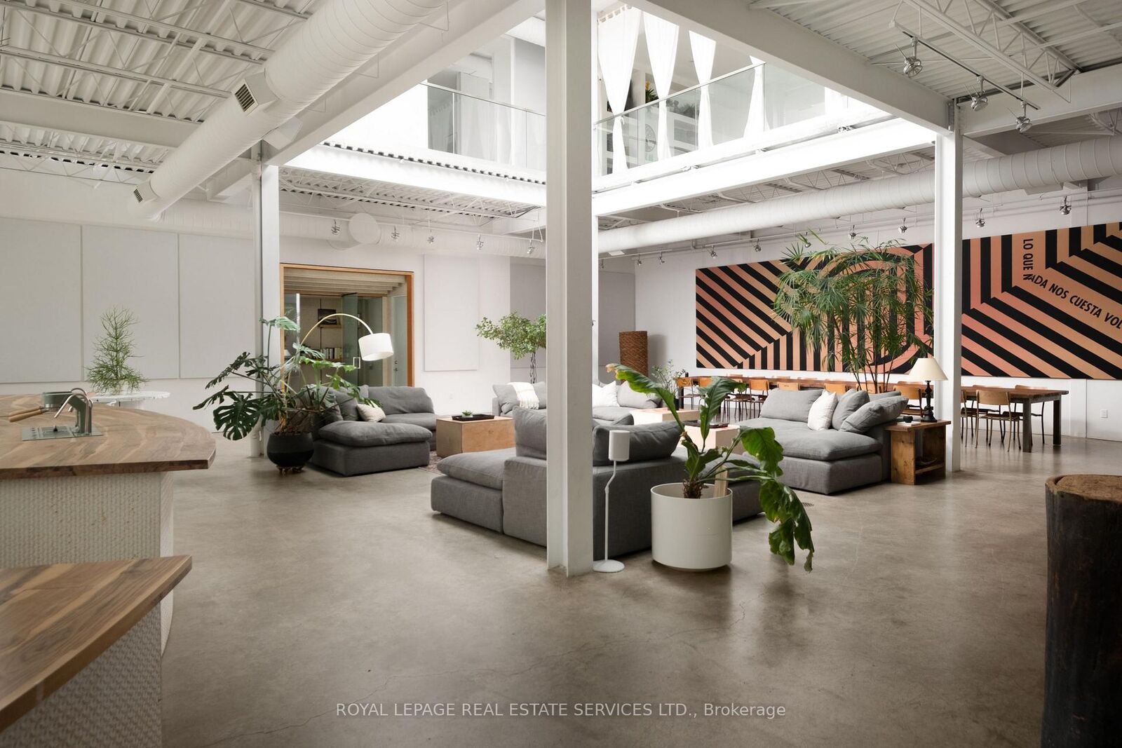 Property Photo: 1 Roof Garden Lane ON M6H 1R2