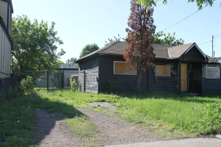 Property Photo:  127 Robins Avenue  ON L8H 4N5 