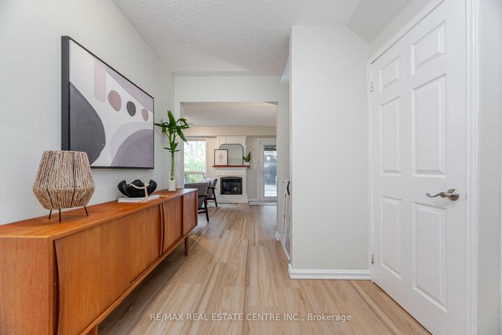 Property Photo: 3017 Glace Bay Road ON L5N 2J9