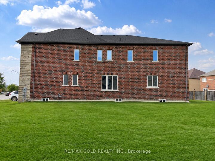 Property Photo: 31 Dolomite Drive ON L6P 4R6