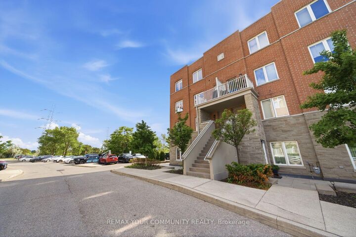 Property Photo:  35 Richgrove Drive 204  ON M9R 0A3 