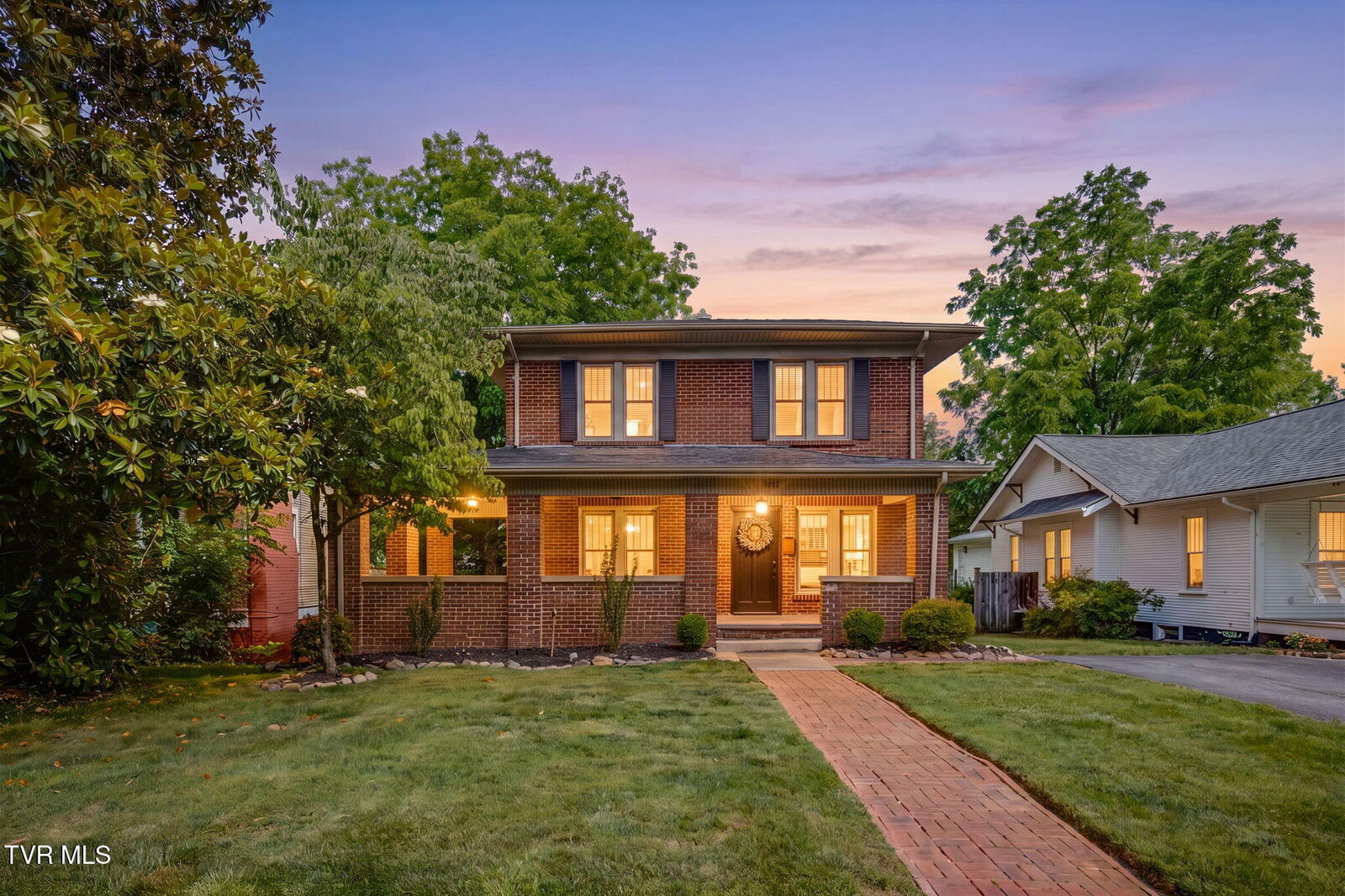 Property Photo: 206 East 9th Avenue TN 37601
