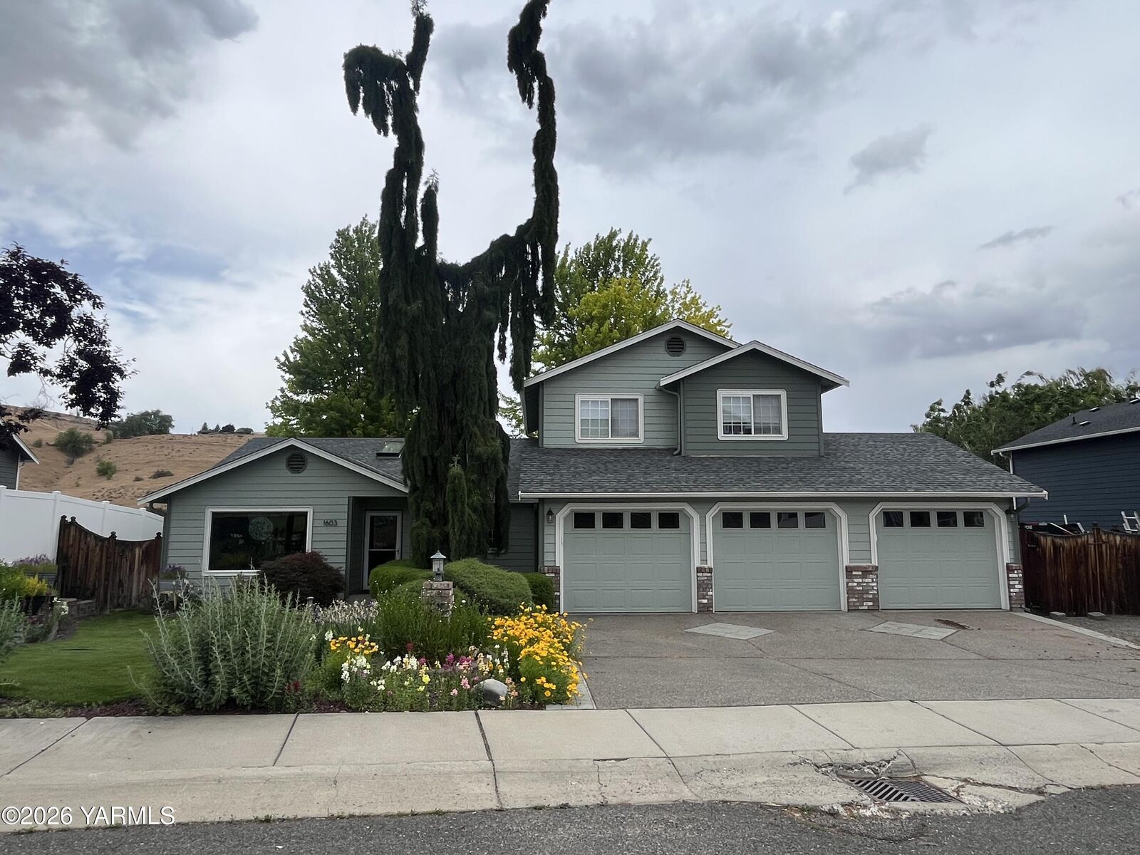 Property Photo: 1603 W Orchard Ave WA 98942
