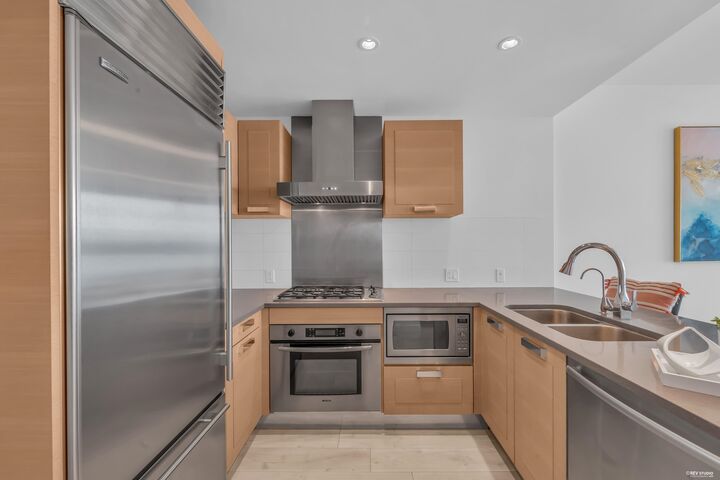 Property Photo:  8080 Cambie Road 819  BC V6X 0C1 