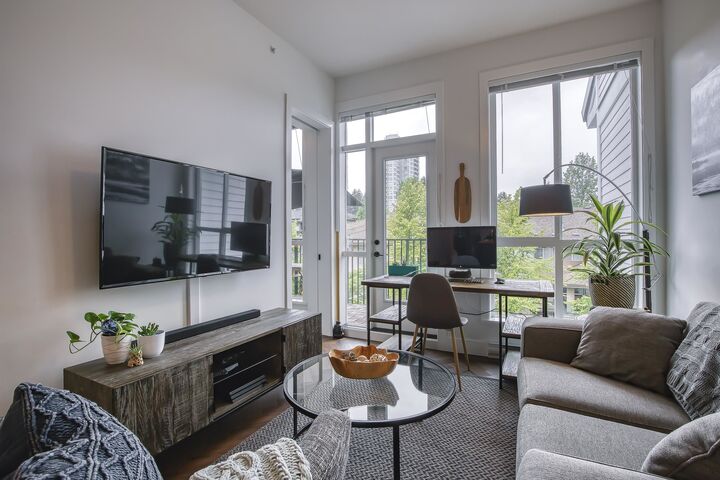 Property Photo: 14968 101A Avenue 406 BC V3R 0E8