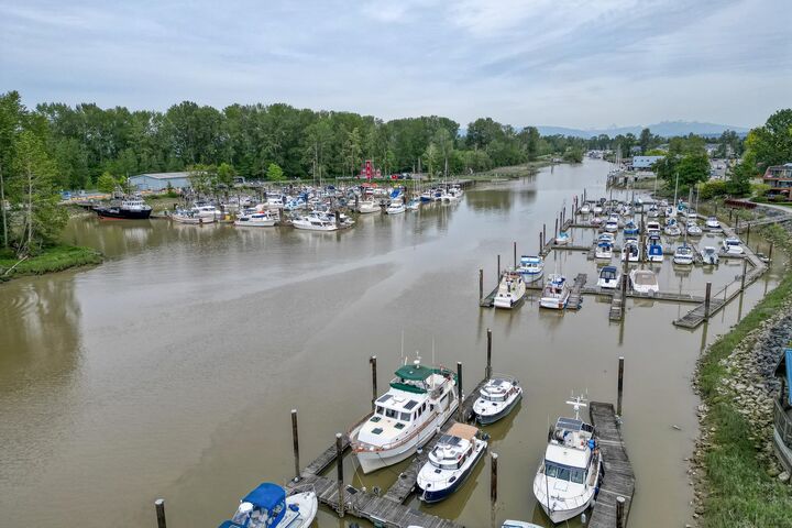 Property Photo: 4753 W River Road 304 BC V4K 1R9