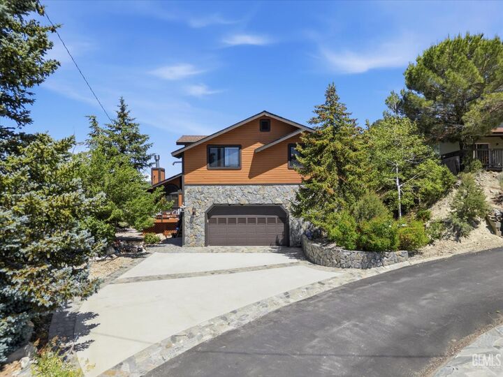 Property Photo: 2100 St Bernard Drive CA 93222