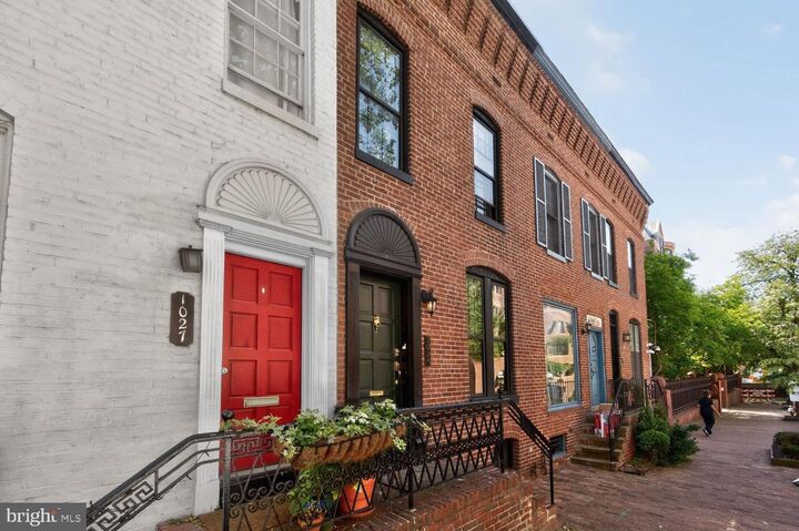 Property Photo:  1025 30th Street NW  DC 20007 