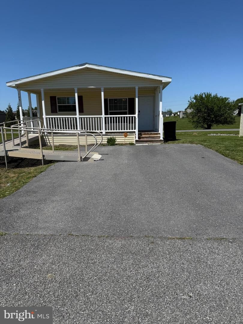 Property Photo: 105 Chamberlain Court VA 22603