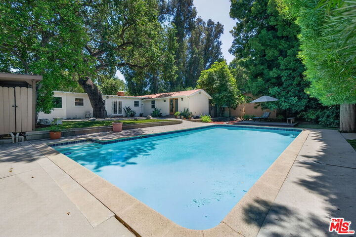 Property Photo:  21309 Ibanez Ave  CA 91364 