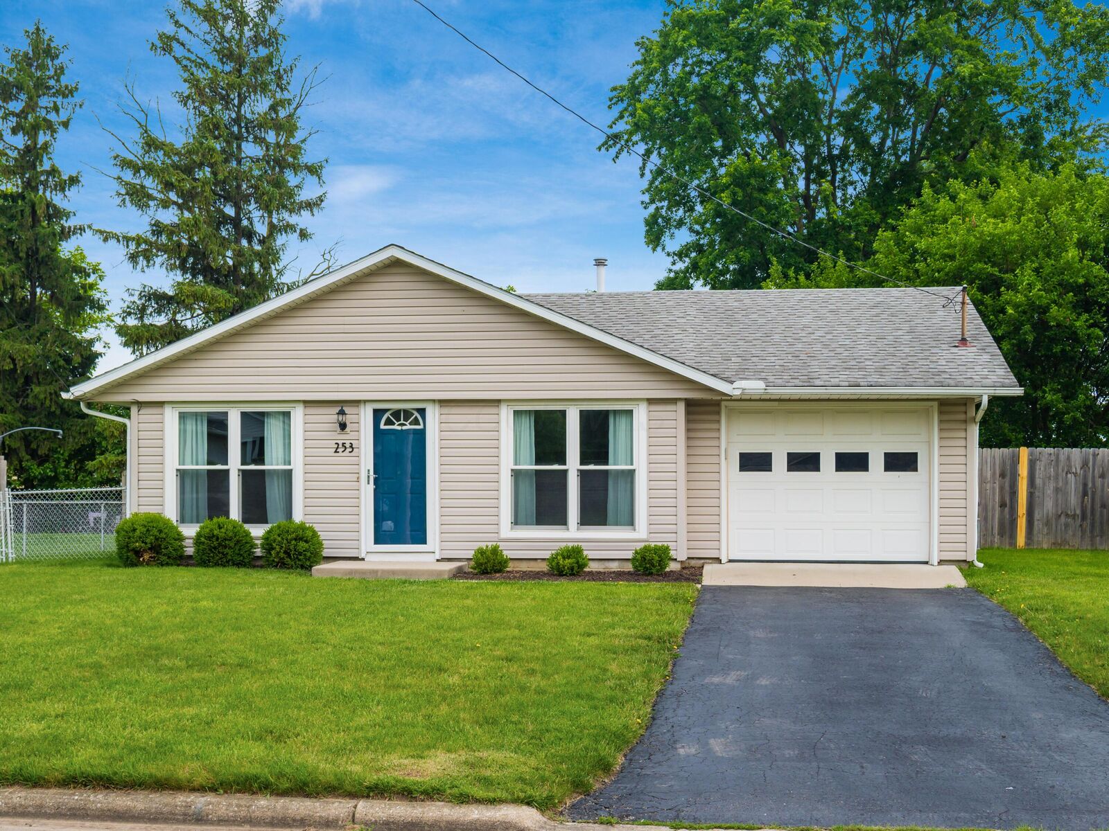 Property Photo: 253 Washington Avenue OH 43140