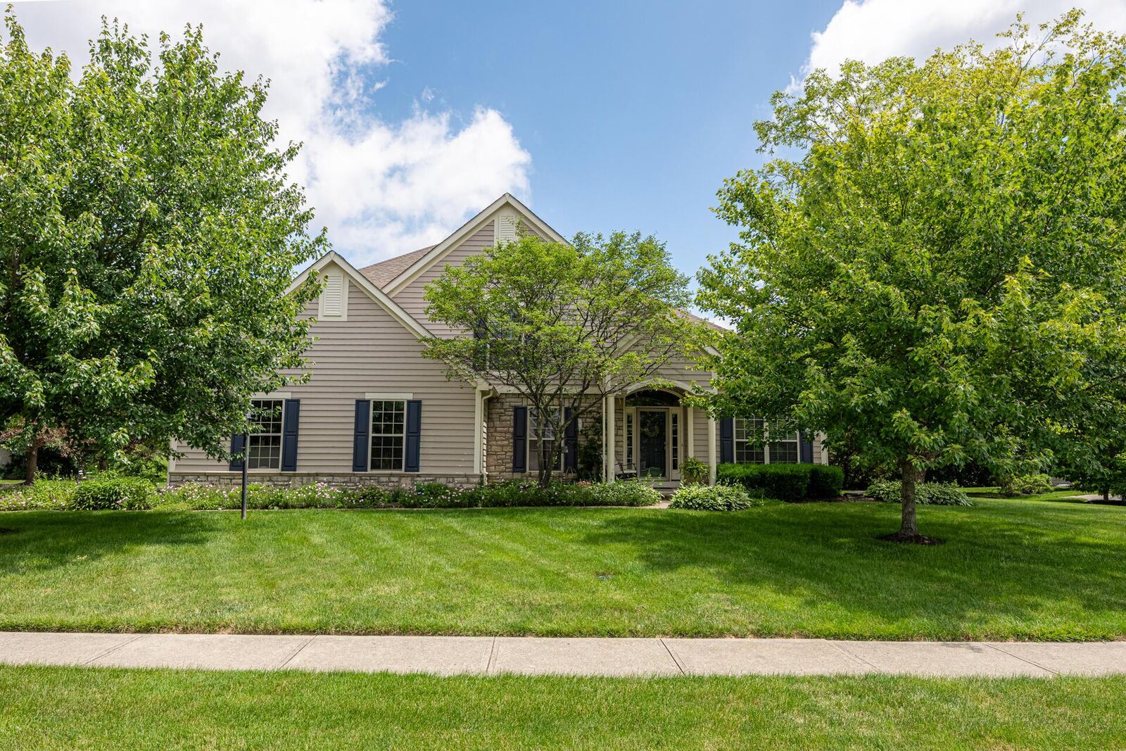 Property Photo:  2447 Tucker Trail  OH 43035 