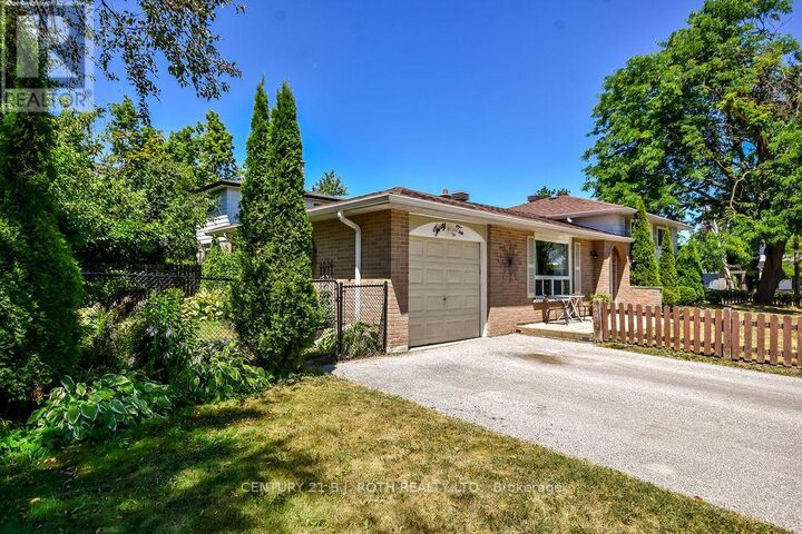 Property Photo: 32 Lonsdale Place ON L4M 4J1