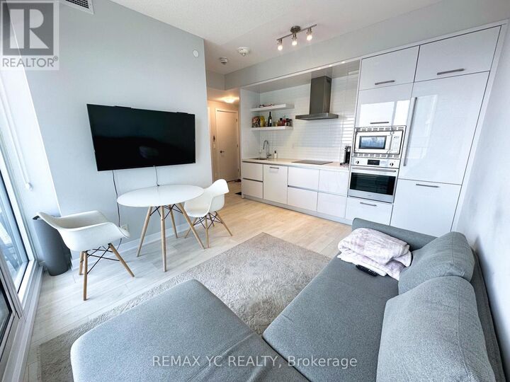 Property Photo: 2221 Yonge Street 4607 ON M4S 0B8