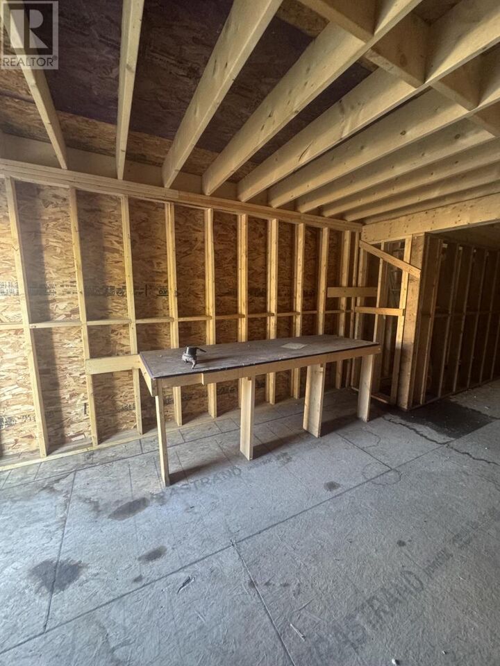 Property Photo:  525 McIntosh St  ON P7C 3A1 