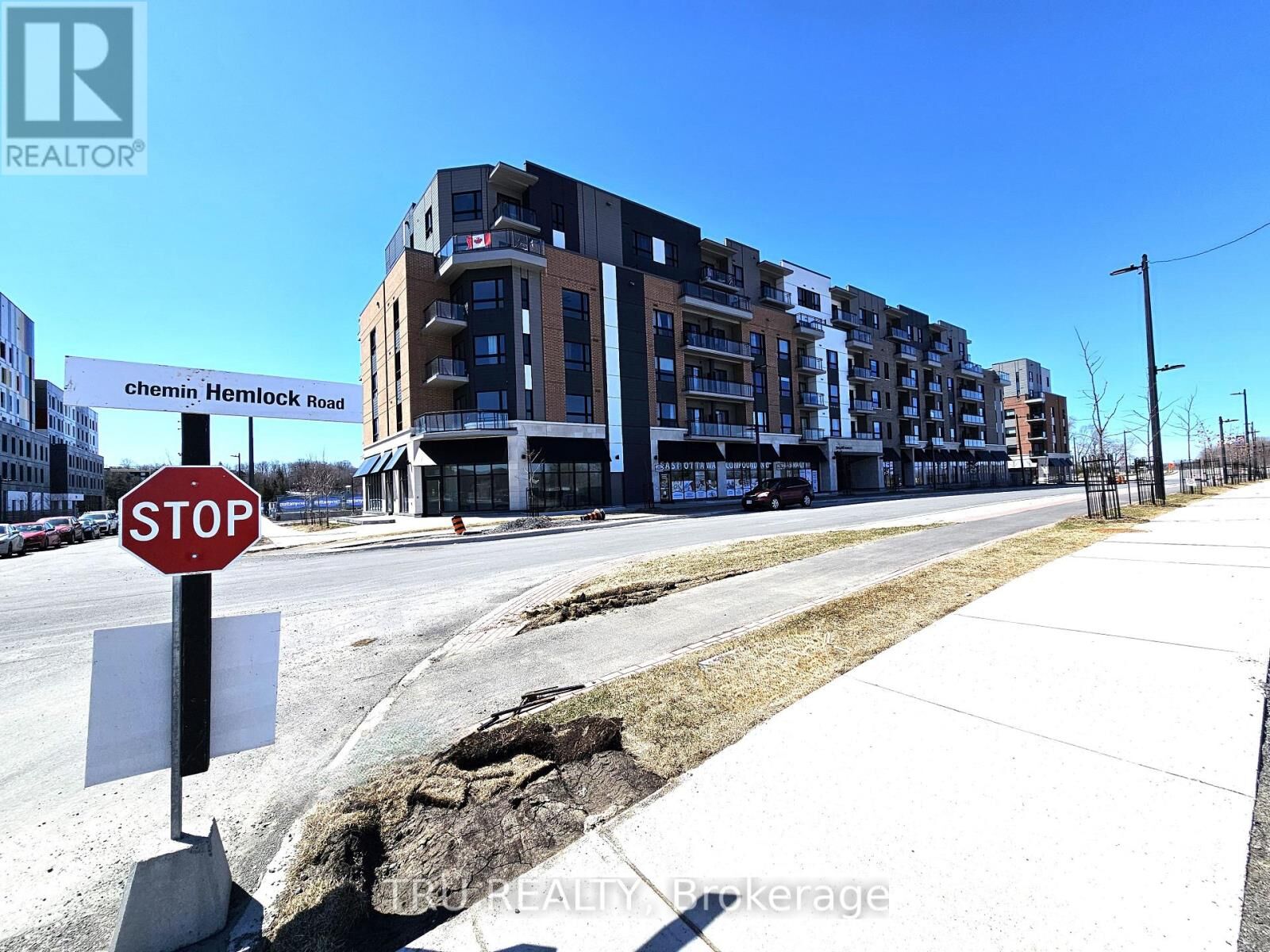 Property Photo: 1350 Hemlock Road 212 ON K1K 5C2