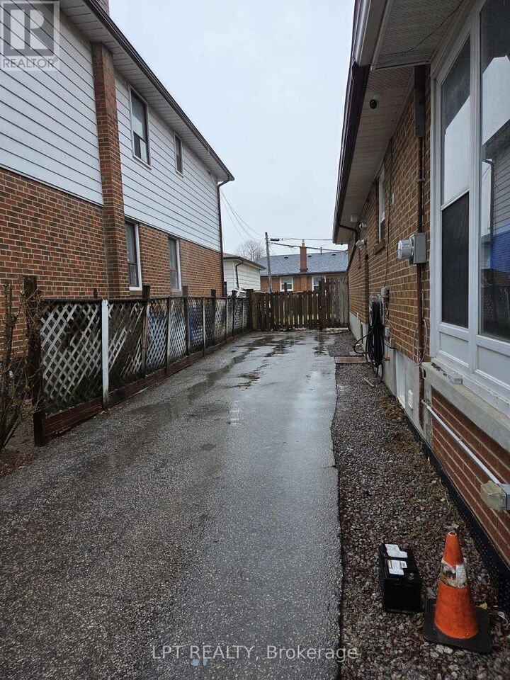 Property Photo:  478 Brimley Road Upper Only  ON M1J 1A6 
