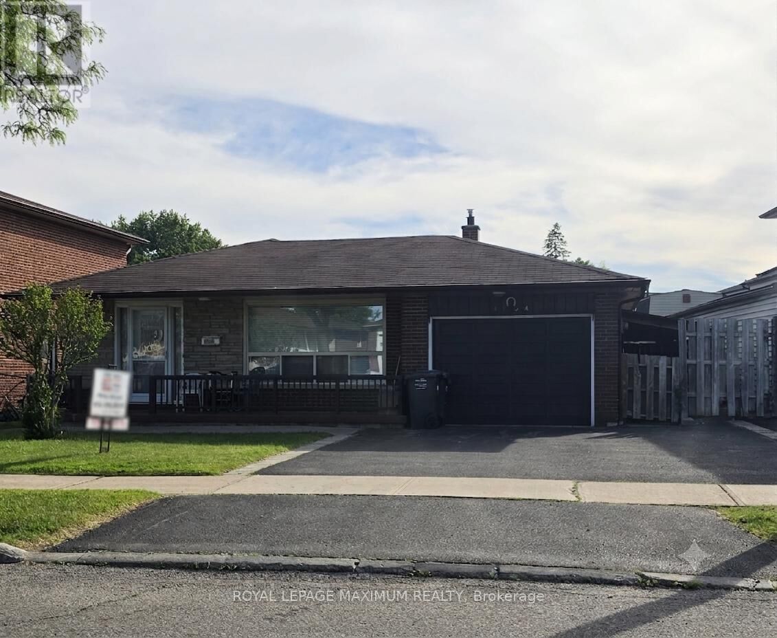 Property Photo:  4254 Brandon Gate Drive  ON L4T 3K4 
