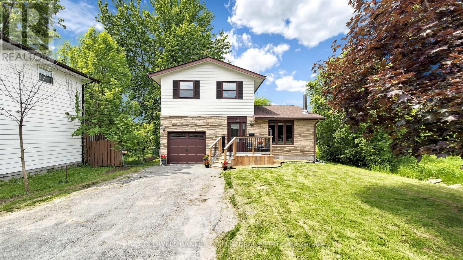 Property Photo: 98 Metro Road South ON L4P 1W2