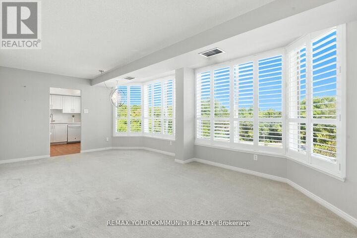 Property Photo:  14924 Yonge Street 305  ON L4G 6H7 