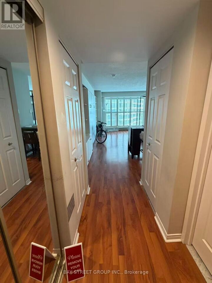 Property Photo:  77 Harbour Square 1603  ON M5J 2S2 