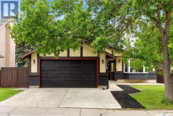 Property Photo:  1719 Boyd Street E  SK S4V 1S5 