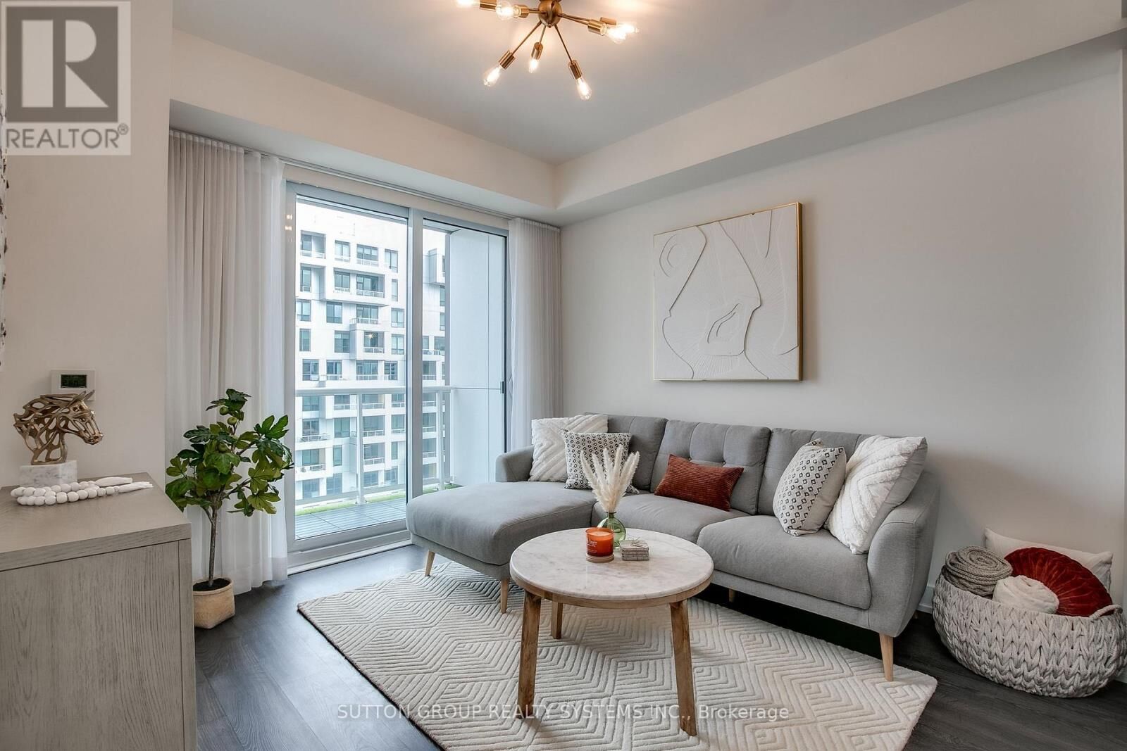 Photo de la propriété: 80 Vanauley Street 910 ON M5T 0C9