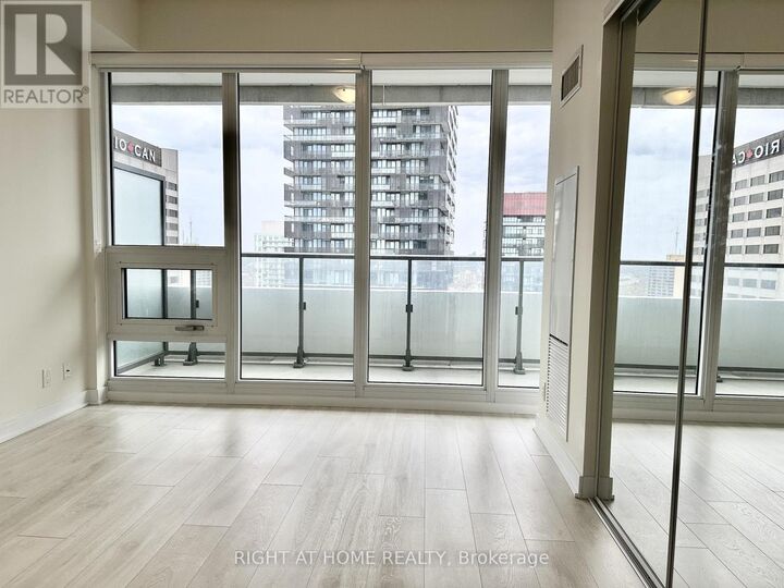 Property Photo: 2221 Yonge Street 3102 ON M4S 2B4