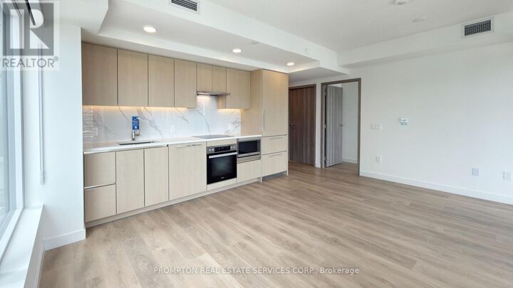 Property Photo:  3 Concord Cityplace Way 2805  ON M5V 0X4 