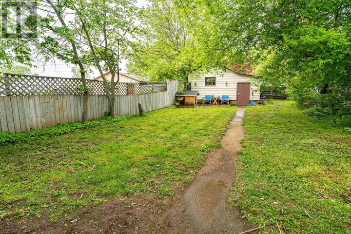 Property Photo:  251 Brock St E  ON P7E 4H3 